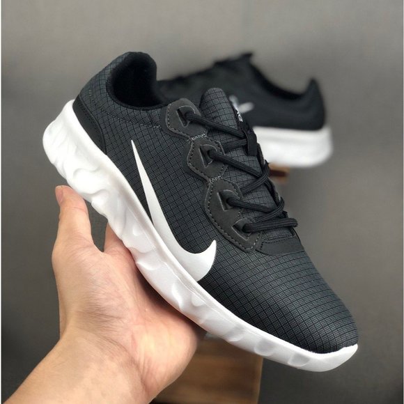 🆕 Nike Strada Women athletic shoes origina… - Picture 2 of 11